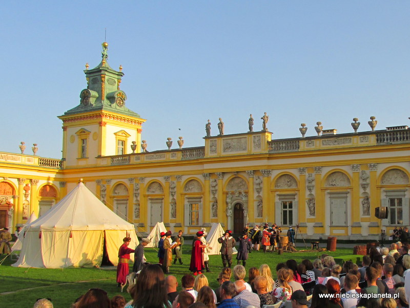 Dziedziniec przed Pałacem w Wilanowie. Rekonstrukcja historyczna 