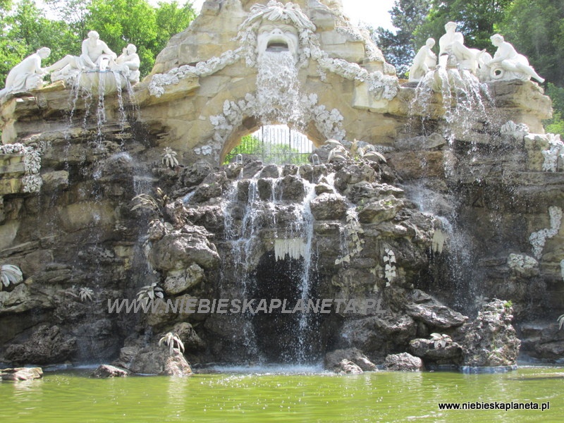 Park Schonbrunn - Obelisk 