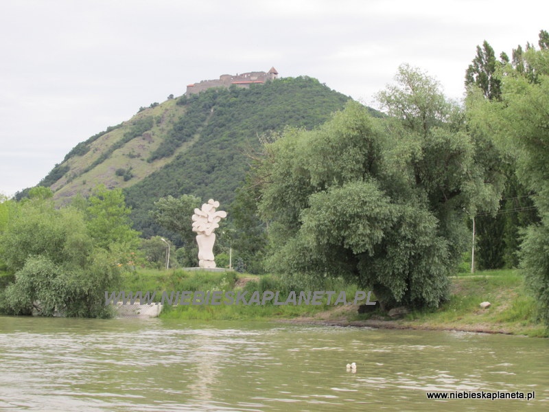 Widok na Wyszehrad z promu.